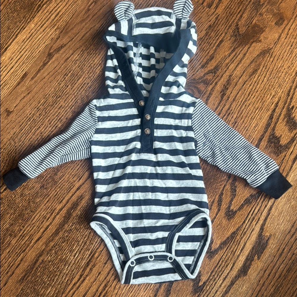 Carters onesie 3M